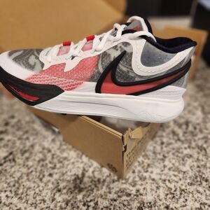 Kyrie 8 Nike Red and Black Sneakers Dynamic Design